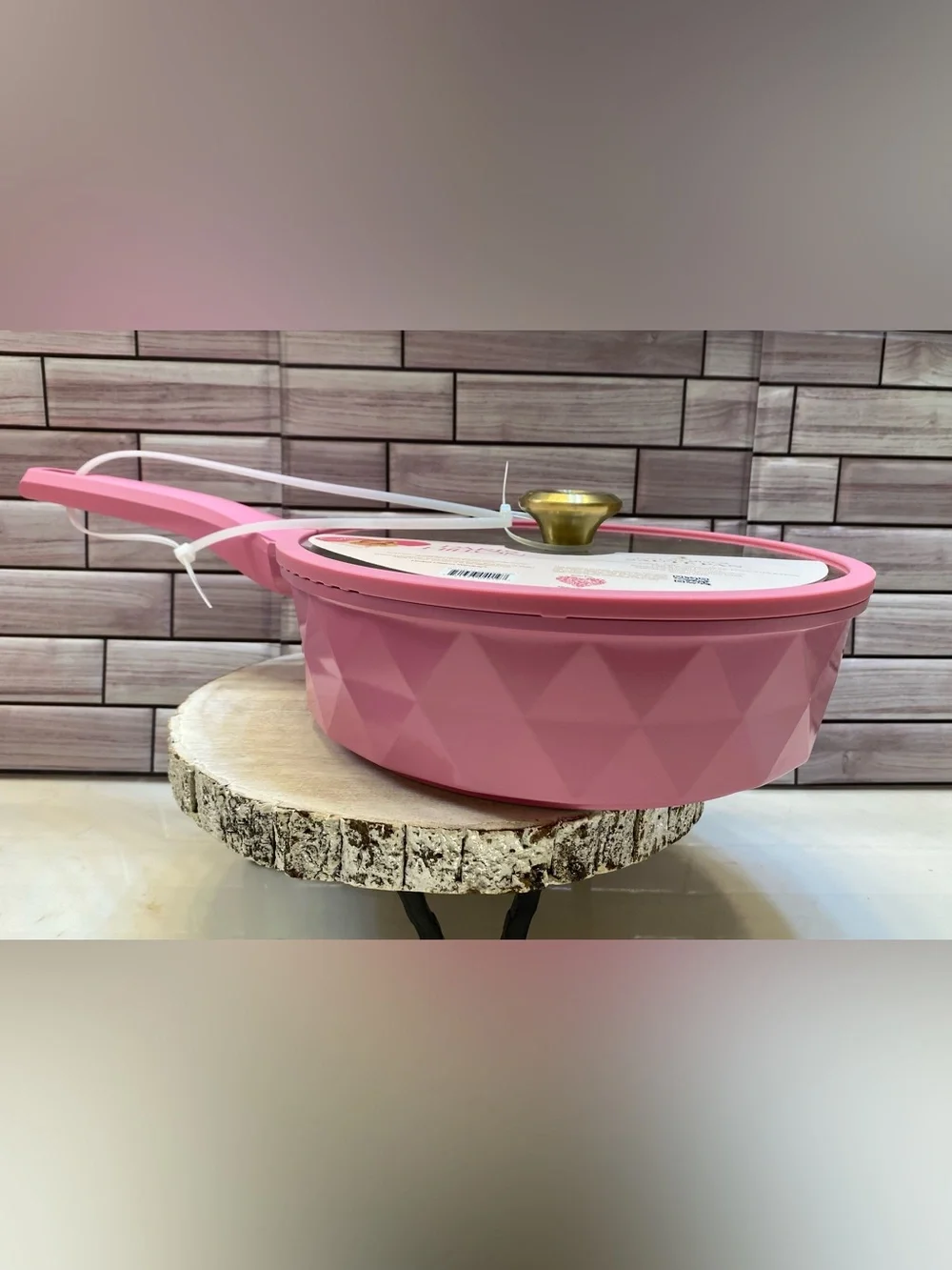 Paris Hilton❤️ 3 Quart Pink Cast Aluminum Sauté Pan Raised Diamond New